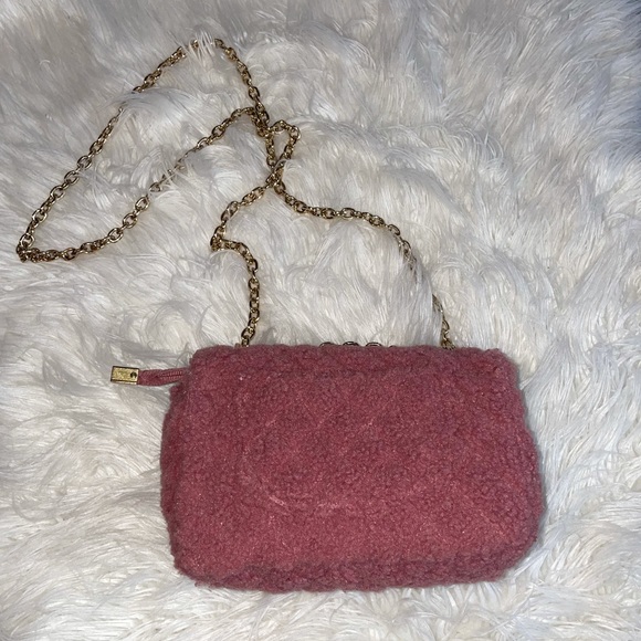 NWOT muave colored fuzzy purse with gold chain. - Picture 2 of 4